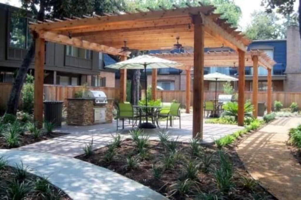 Huge One Bedroom With 2 Queen Size Beds Houston Exteriér fotografie