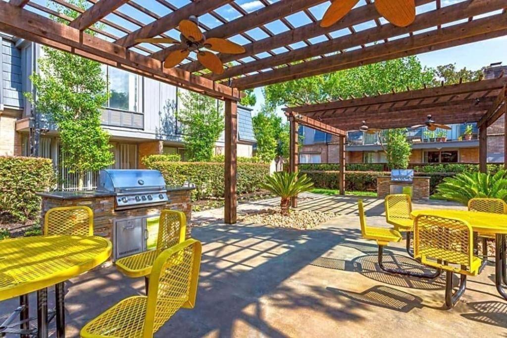 Huge One Bedroom With 2 Queen Size Beds Houston Exteriér fotografie