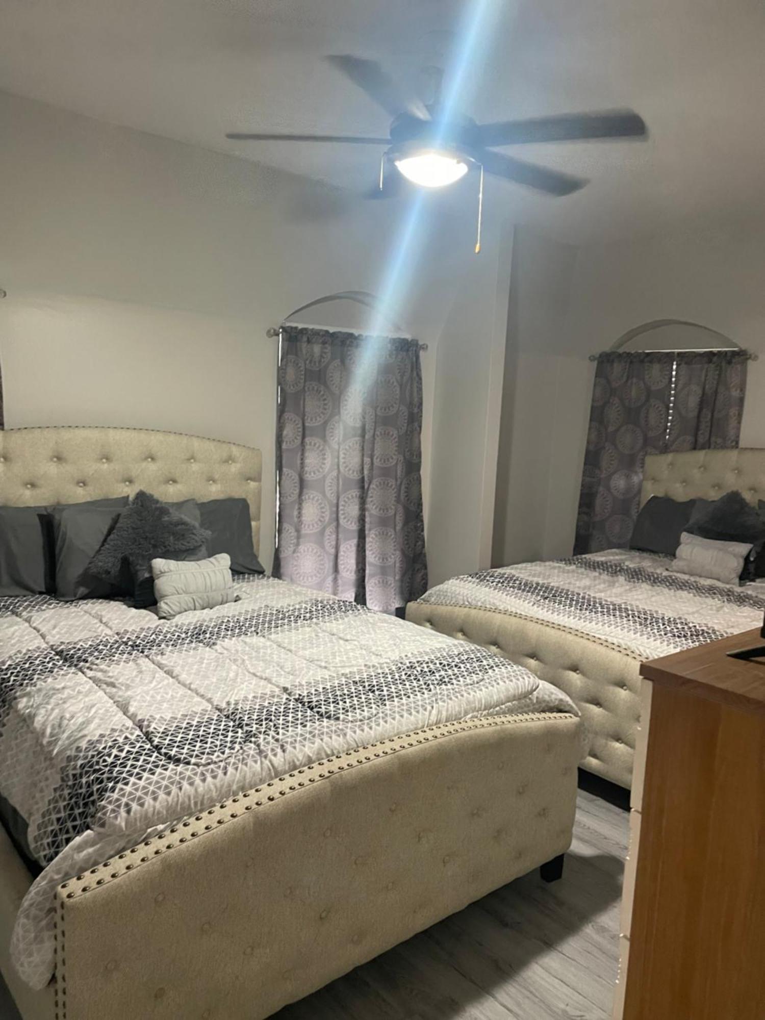 Huge One Bedroom With 2 Queen Size Beds Houston Exteriér fotografie
